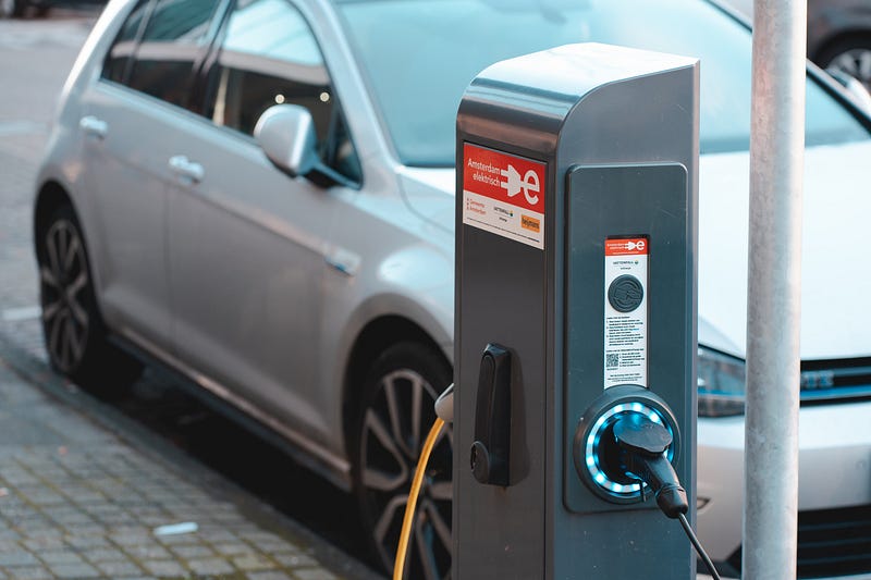 Electric vehicle charging station