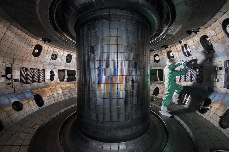 Experimental Tokamak fusion reactor